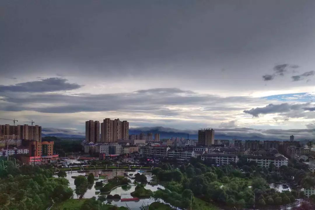 高考结束,突降暴雨!桃江县城瞬间"看海"