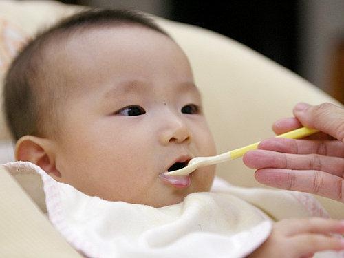                     6岁之前，4类食物“打死不能给孩子吃”，家长别不当回事儿