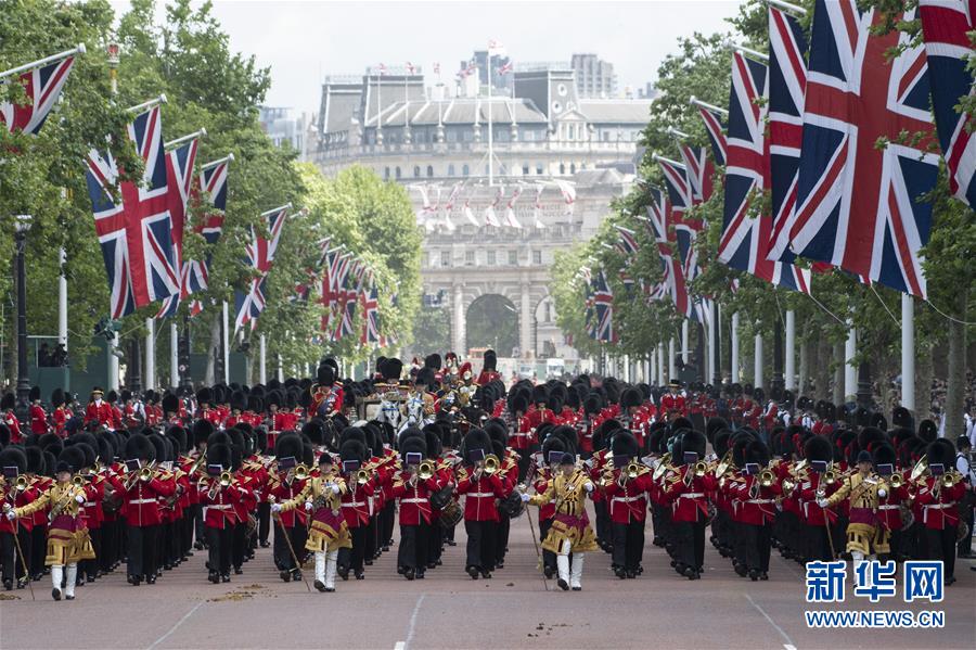 英国女王93岁生日庆典在伦敦举行