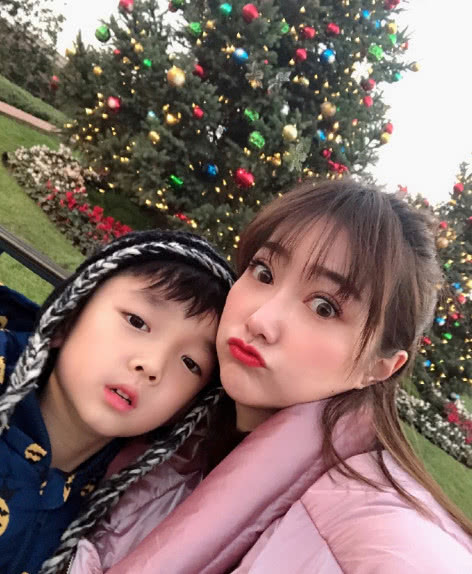                     钱小佳老婆是网红，旭旭宝宝老婆是全职太太，儿子被养得大不一样