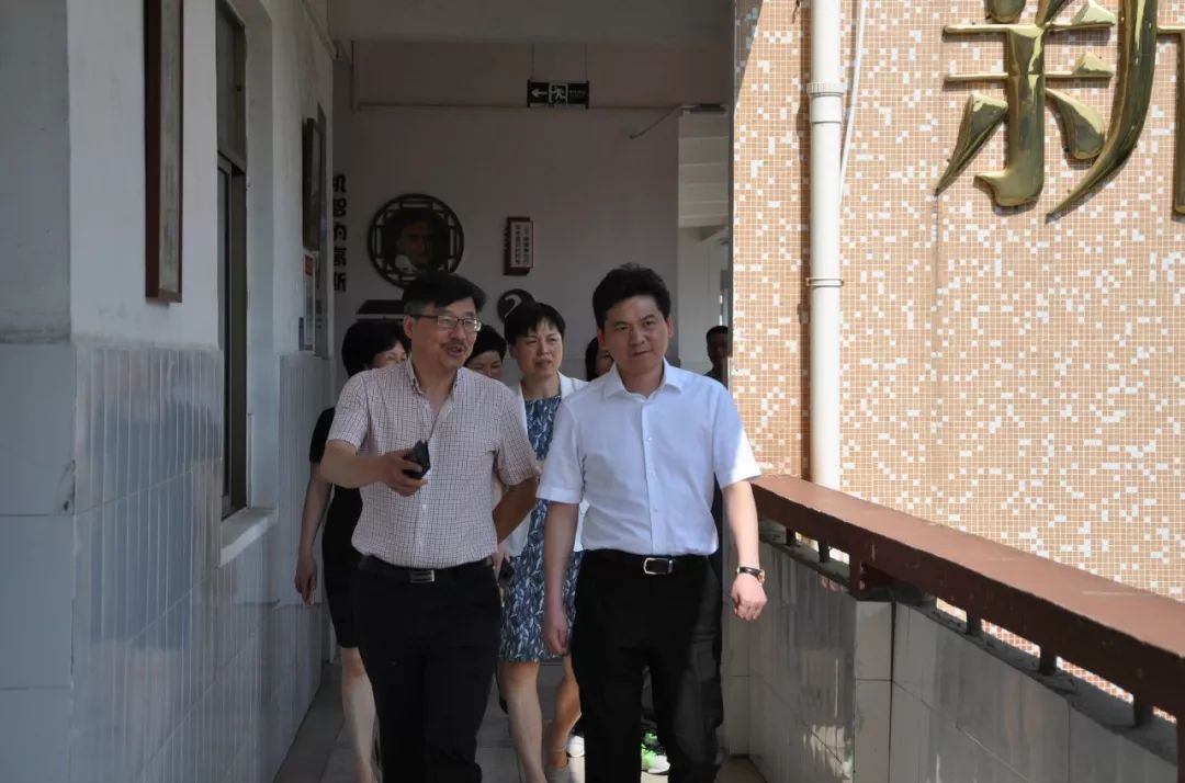 市长一行赴剡城中学教育集团城关校区视察工作_陈祖康