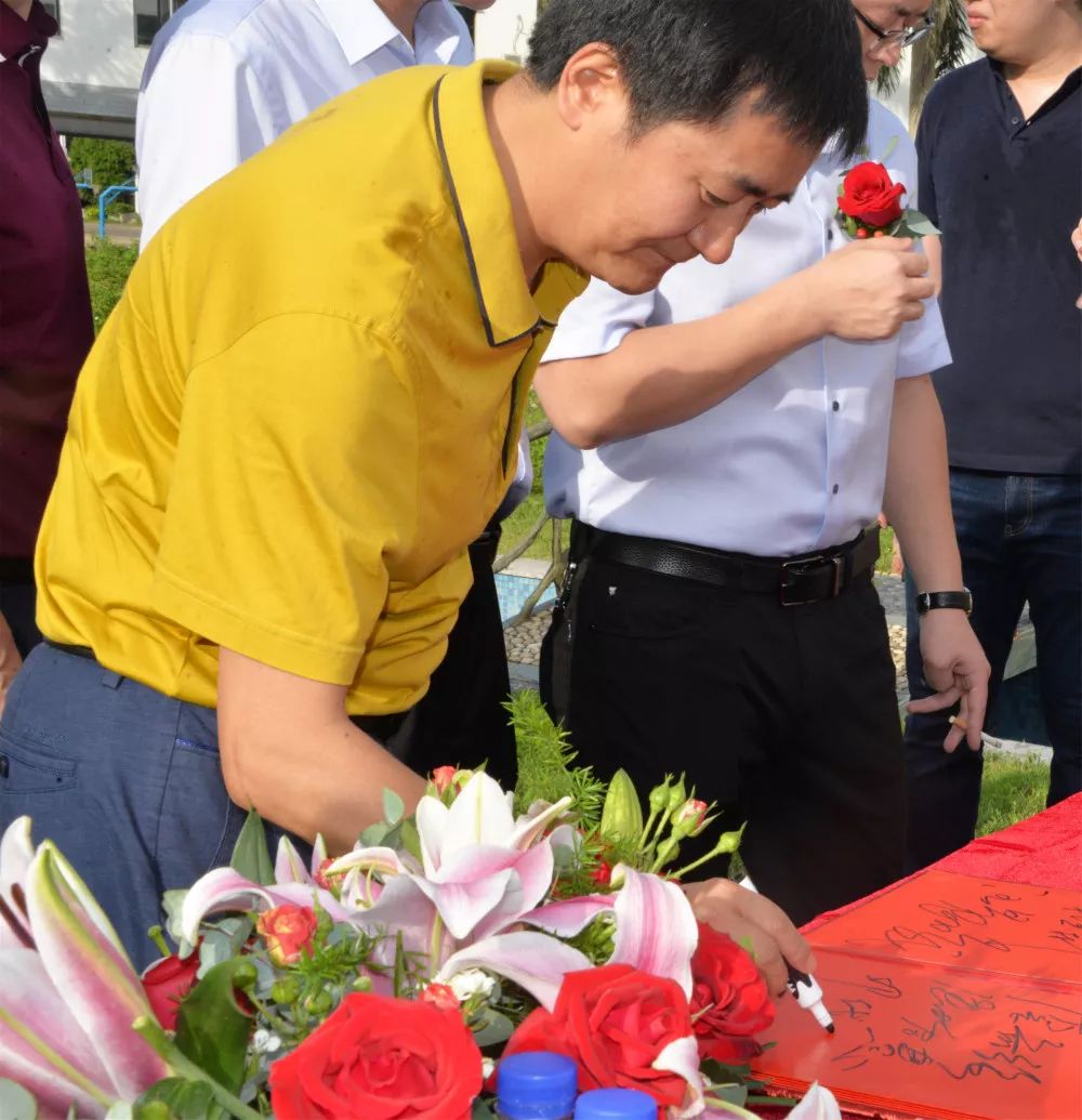 学校常务副校长杜玉彬,教科园公司副总詹前强,副校长汪晨曦,校长助理