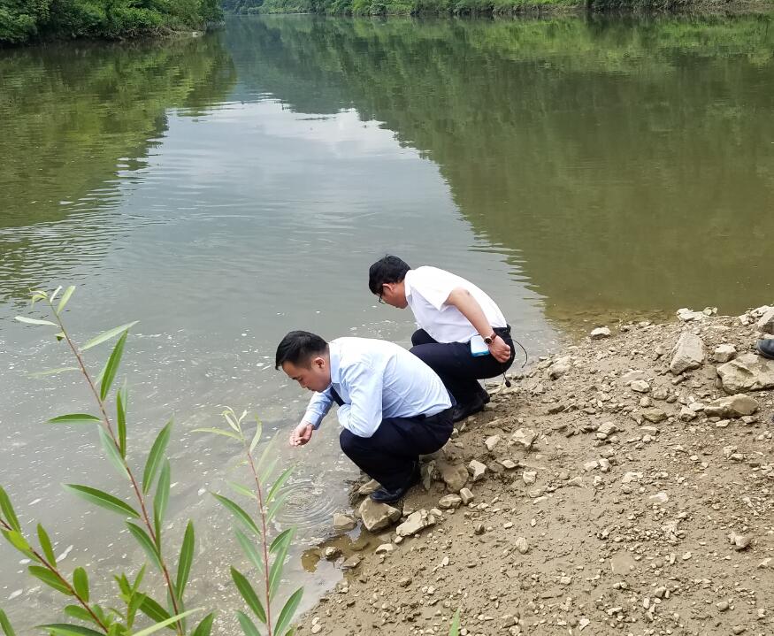 观山湖区区委书记区长汤辉到猫跳河进行巡河