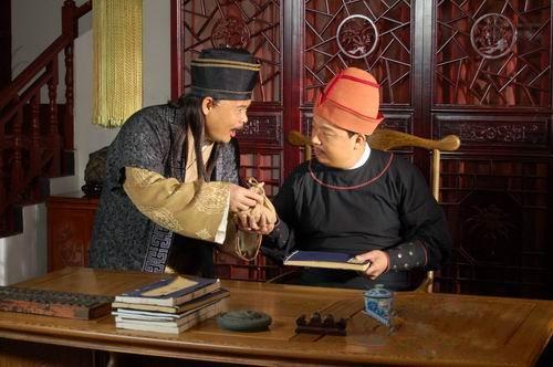 县令出了一个上联，才子立马对出绝佳下联，众人听后拍手叫绝