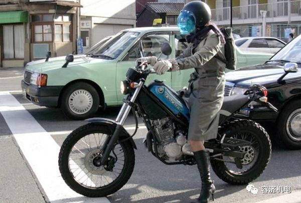 日本摩托车驾照考15次才能通过 而我的摩托车驾照只用了3天 考试