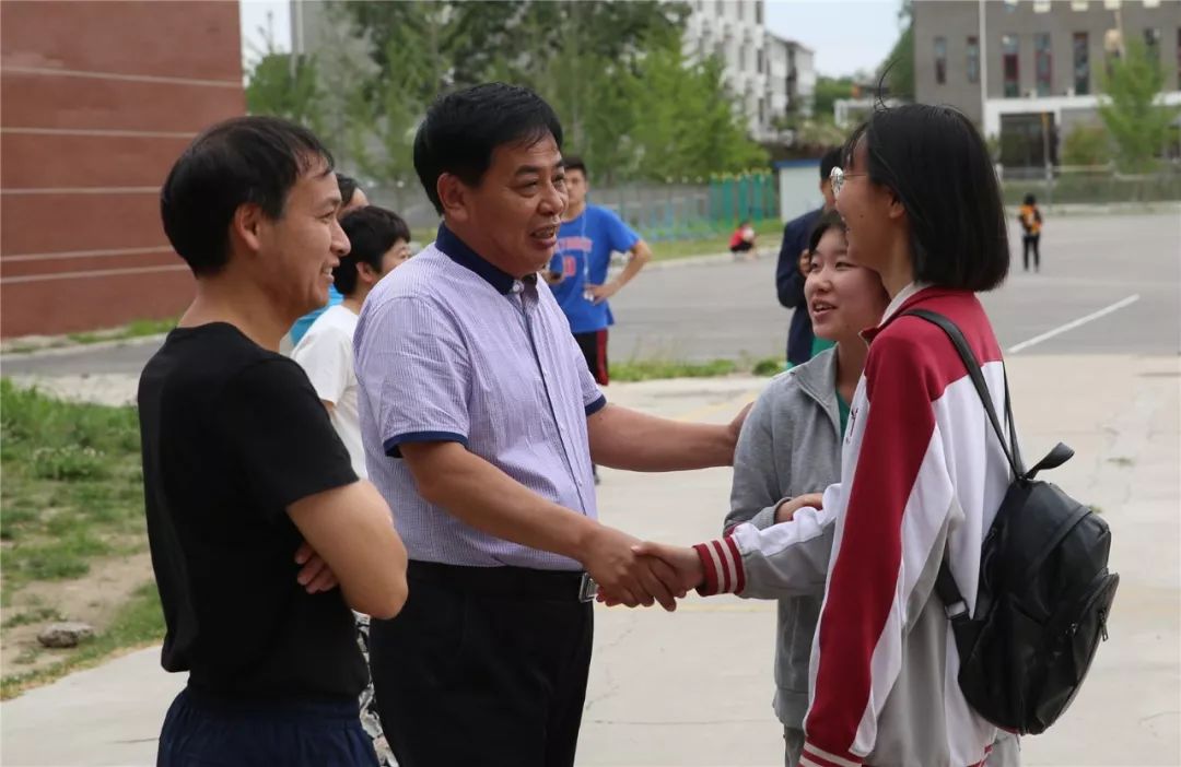 牛栏山一中考点现场顺义城管爱心服务顺义交通支队保障服务爱心志愿者