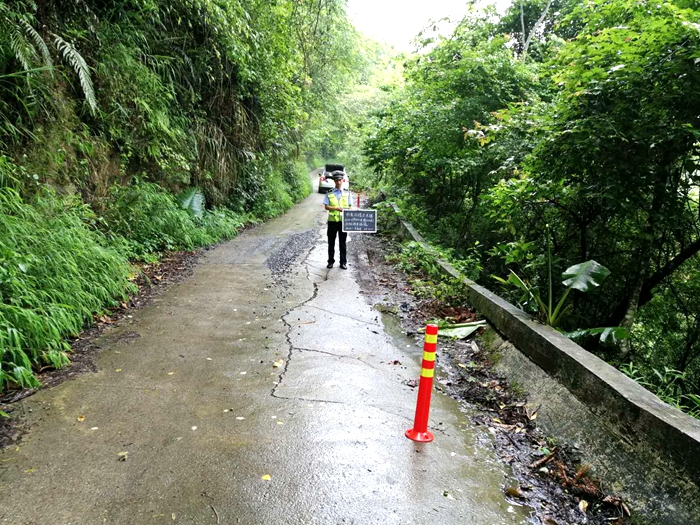 贵州三都交警加强汛期道路安全隐患排查力保雨季道路畅通