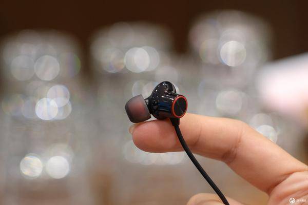 颈挂式耳机的新宠儿:一加云耳 2 体验