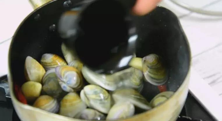 看过深夜食堂的酒蒸蛤蜊吗教你如何去除蛤蜊腥味又不失鲜美