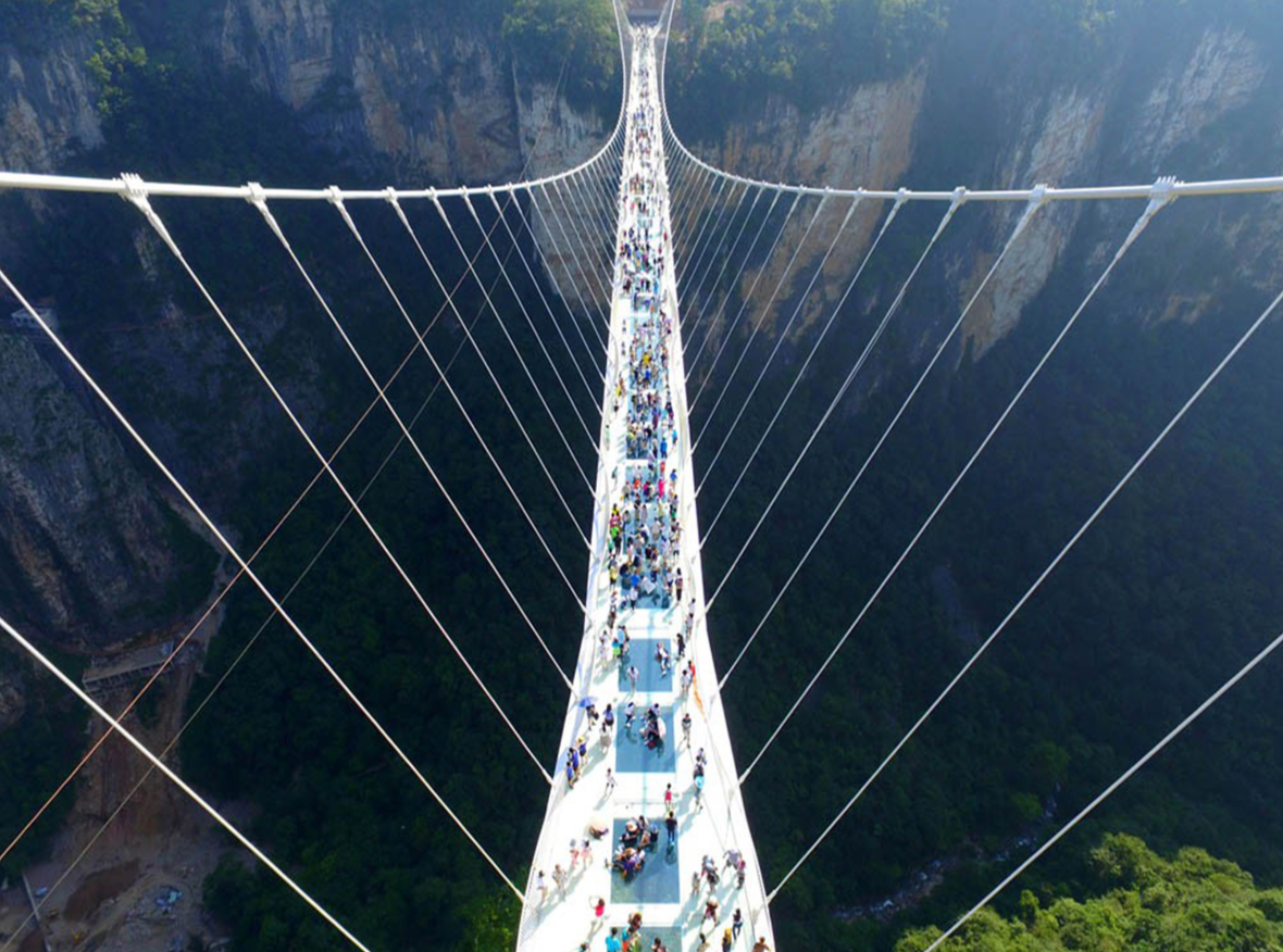 广东最恐怖玻璃桥！比张家界刺激10000倍，广州人必去挑战一次！