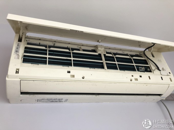 单位是w,即制冷量为2300w);g:壁挂式内机;w:空调外机;后面应该是长虹