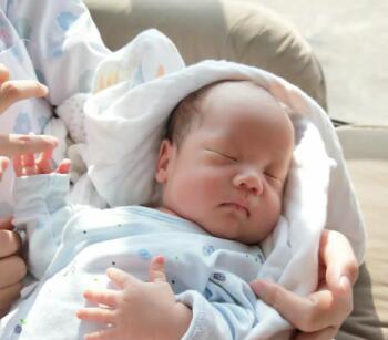 新生儿怎么喂奶姿势合适 5a7a913238dd4f70bd2bafa0d1b15a2d.jpeg