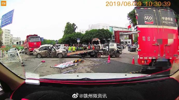 悲剧2人身亡3人受伤赣州某高校老师一家遭遇车祸