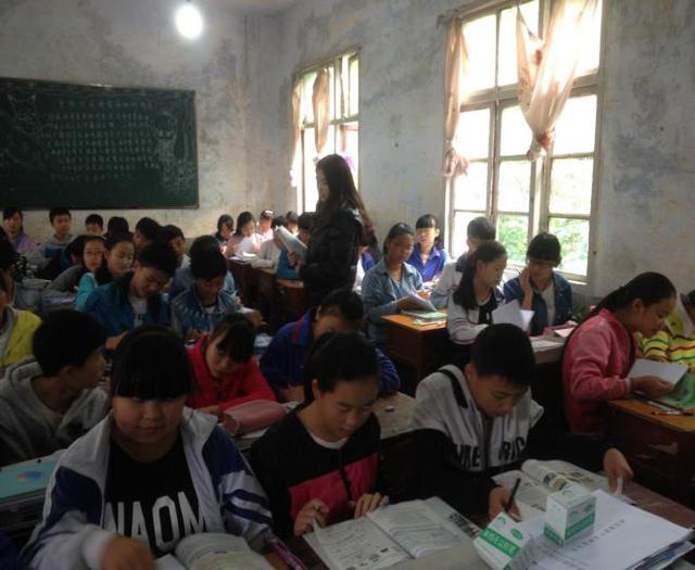 六枝特区第一中学年轻女教师国际志愿者余璿的教育信仰