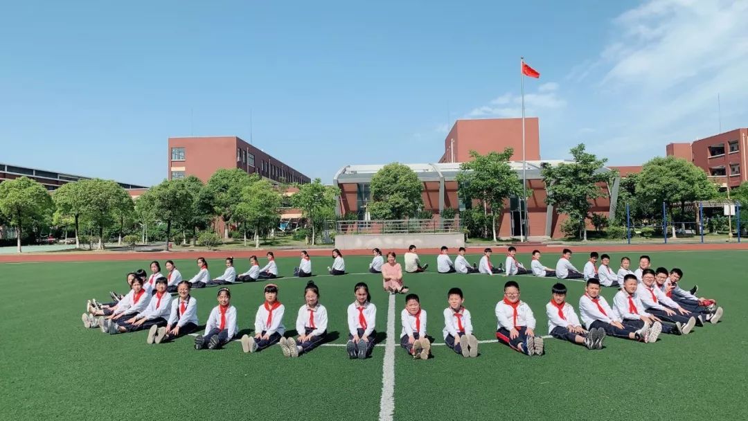 毕业季毕业记罗店中心校2019届创意毕业照