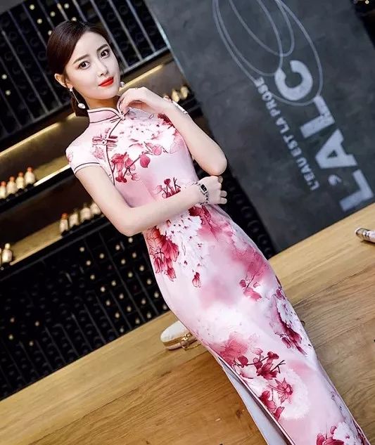 中国最美旗袍风格图片 8f6ebbbe40fa440bab674fdc8ea0037e.jpeg