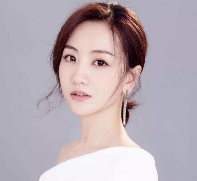 63岁的她还在演少女,23岁的童年女神都演妈了,你能坚持看几集!