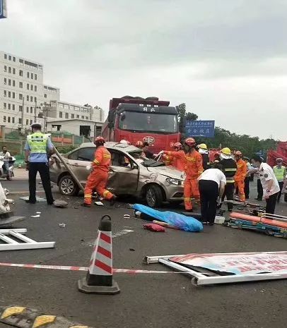 悲剧!2人身亡3人受伤,赣州某高校老师一家遭遇车祸图片