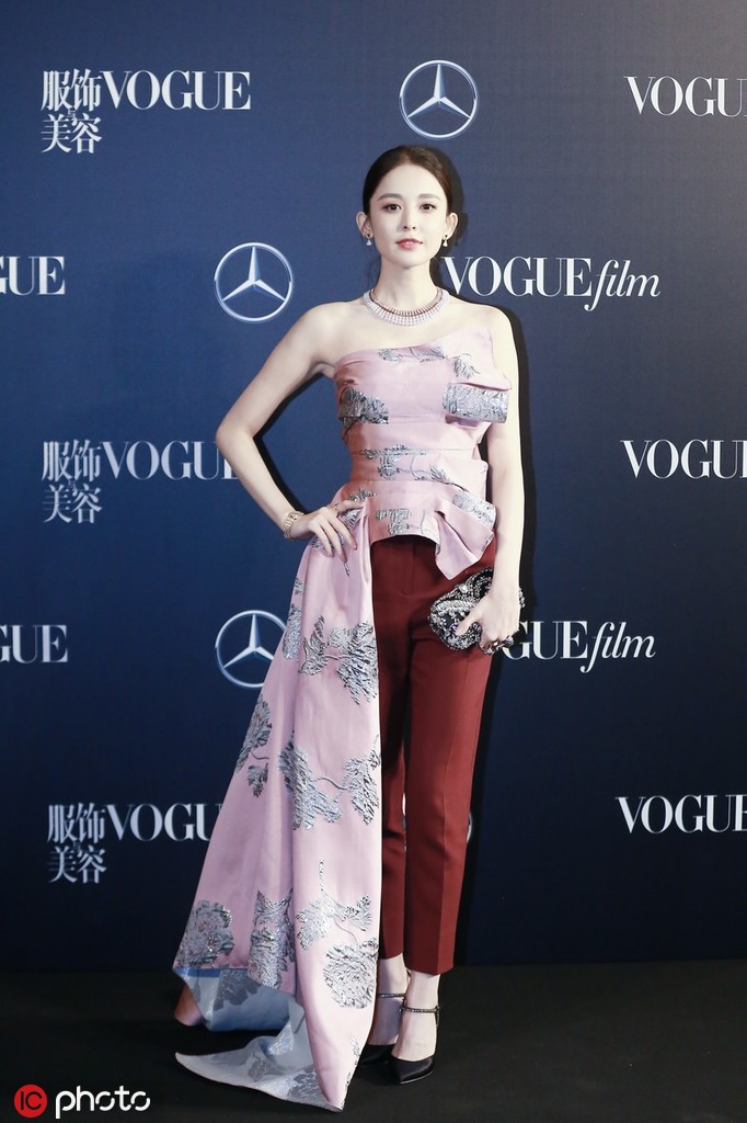 vogue film盛典红毯:章子怡古力娜扎优雅 景甜谈分手后理想关系