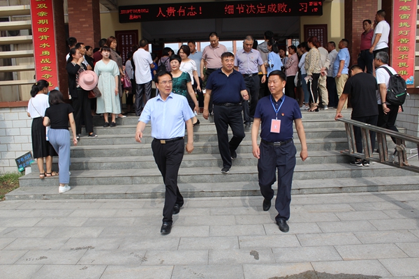 鲁山县长李会良莅临鲁山一高考点调研指导高考准备工作