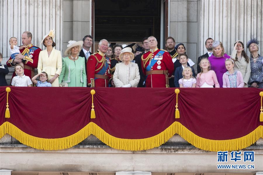 英国女王93岁生日庆典在伦敦举行