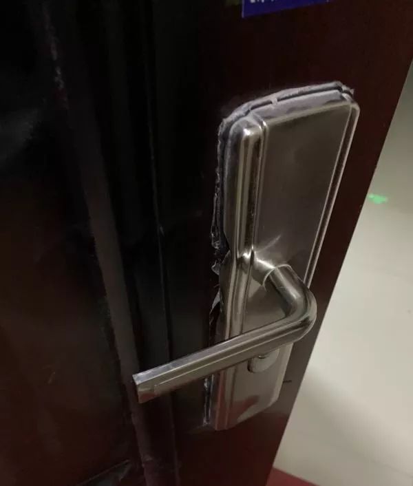 吉安一小区多户业主家被撬锁偷窃.