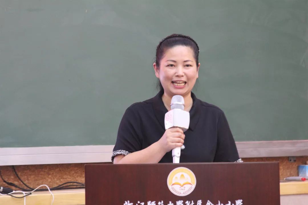一年 两年 五年 ——记金山小学"相约星期四"青年教师