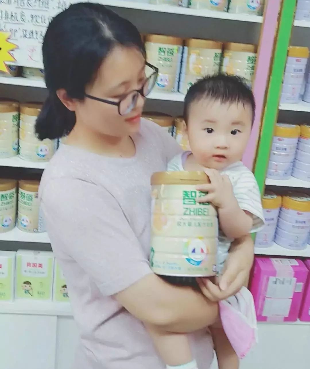 为宝宝选奶粉还是专业的奶粉专卖好，亲近张书，宝宝健康的选择！
