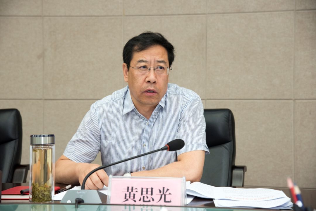陕西省农业农村厅党组书记,厅长黄思光主持会议并讲话