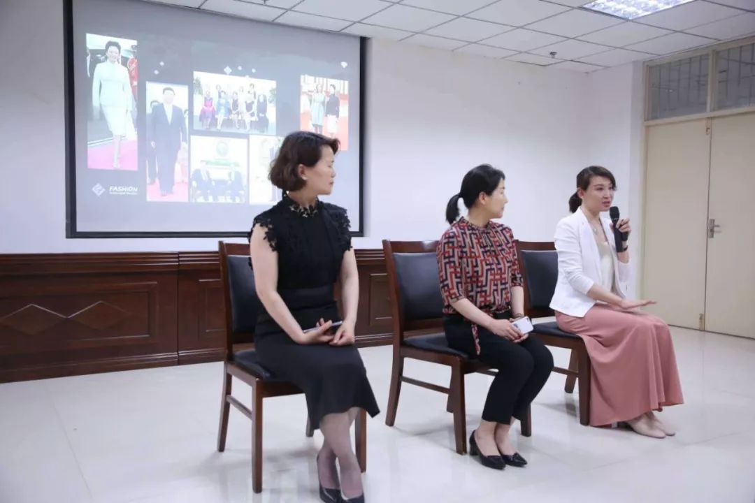 国际注册高级礼仪培训师韩涛应邀来校作专题讲座