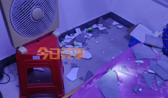 半夜惊魂!天花板从天而降,东莞一住户从床上被砸醒!