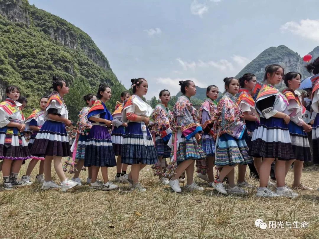 视频图片端午贵州纳雍枪杆岩六十人唱的苗族飞歌美惨了