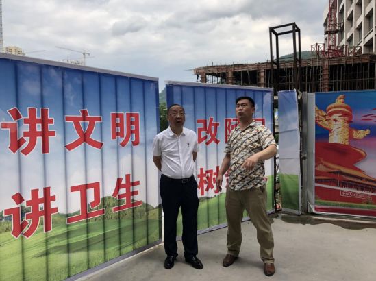 李世凡到主城区客车站暗访创卫工作