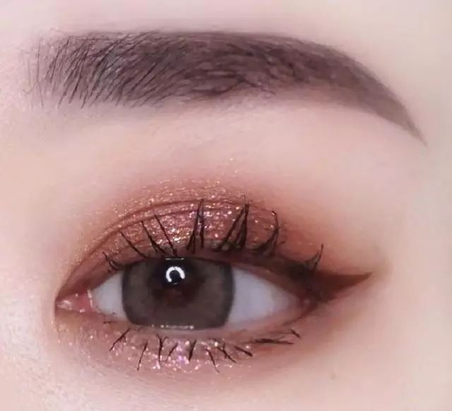 怎么画眼影妆 f2f3a0f4ae8342a385d086181f57424a.jpeg