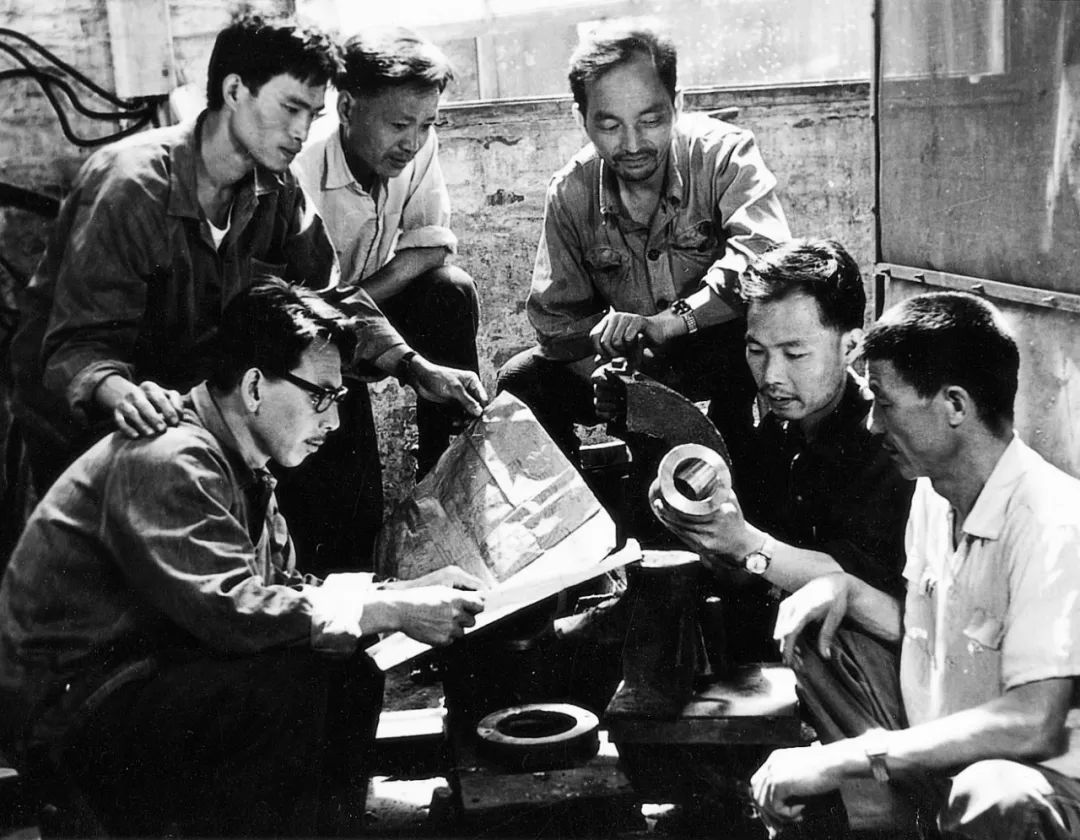 几组照片的对比,一起见证69年铁路建设的昨天