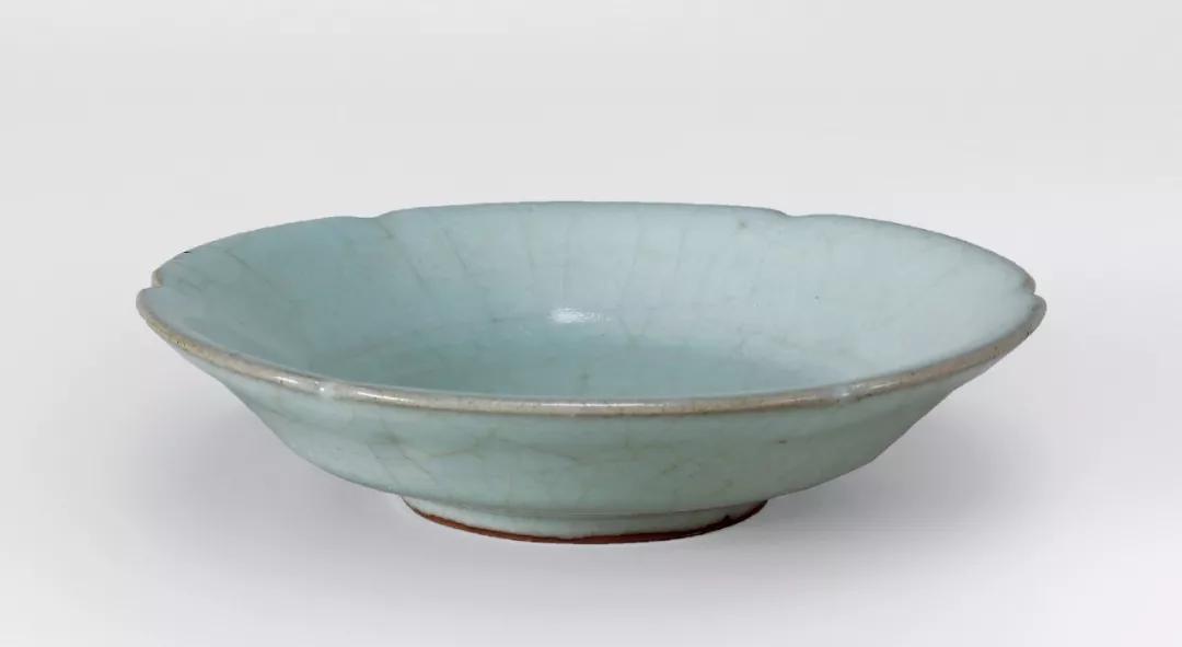 保利能拍高古瓷？一只南宋官窑盘3277.5万，一把耀州窑执壶3047.5万