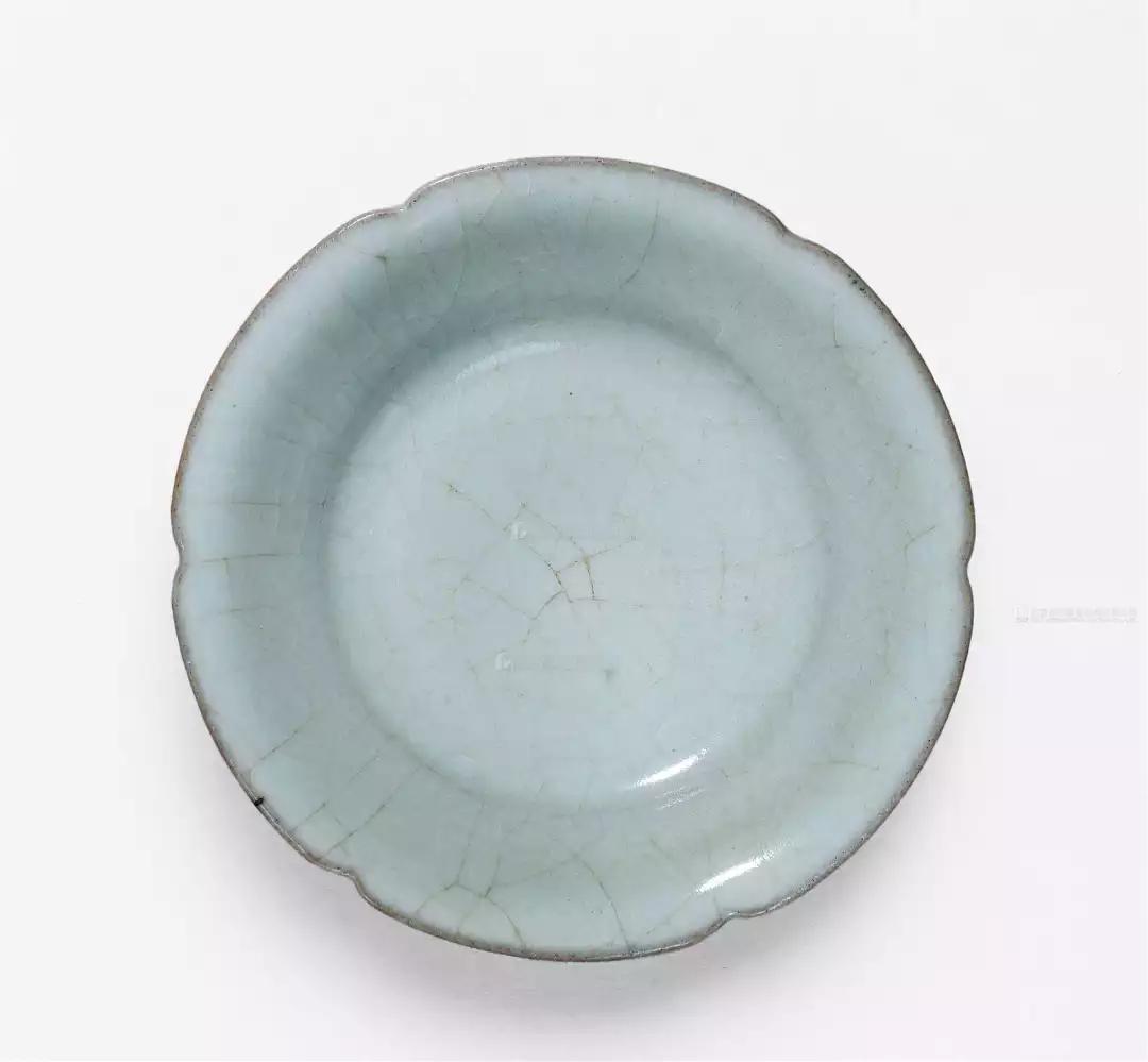 保利能拍高古瓷？一只南宋官窑盘3277.5万，一把耀州窑执壶3047.5万