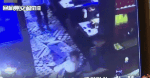                     11岁男孩吃隔夜菜险丧命！医生警告：夏天这6样食物有致命危险