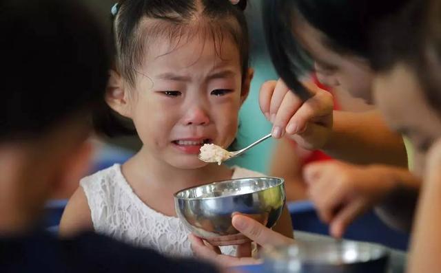                     经验：奶奶带娃5年，只用这1招，孩子从未积食，吃饭香个子高