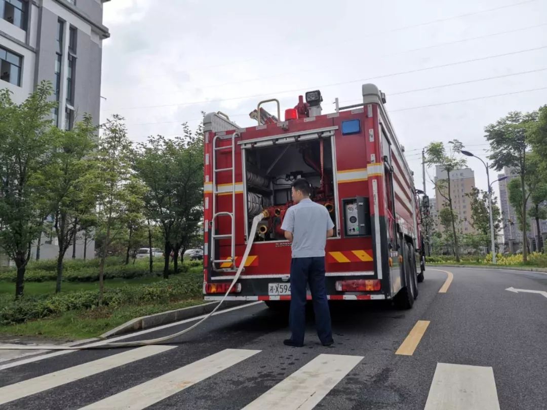 消防车变 送水车 双峰消防竭力为高考护航 考点