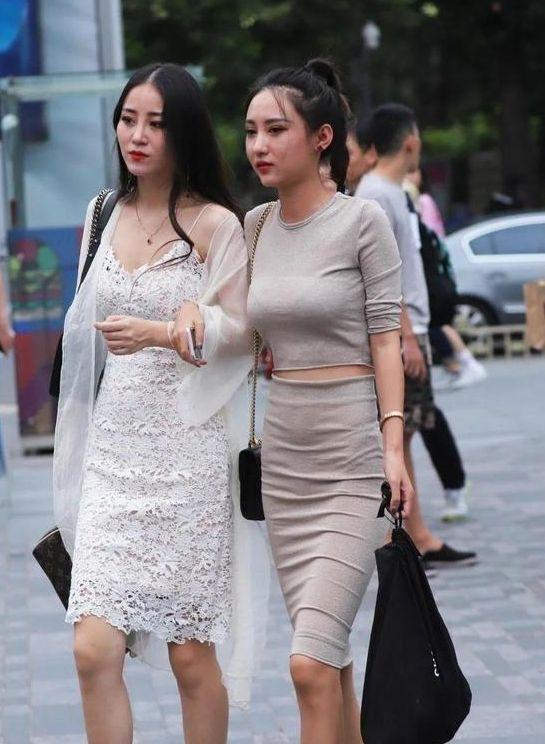 街拍:成熟有气质的美女,尽显女人独特的魅力