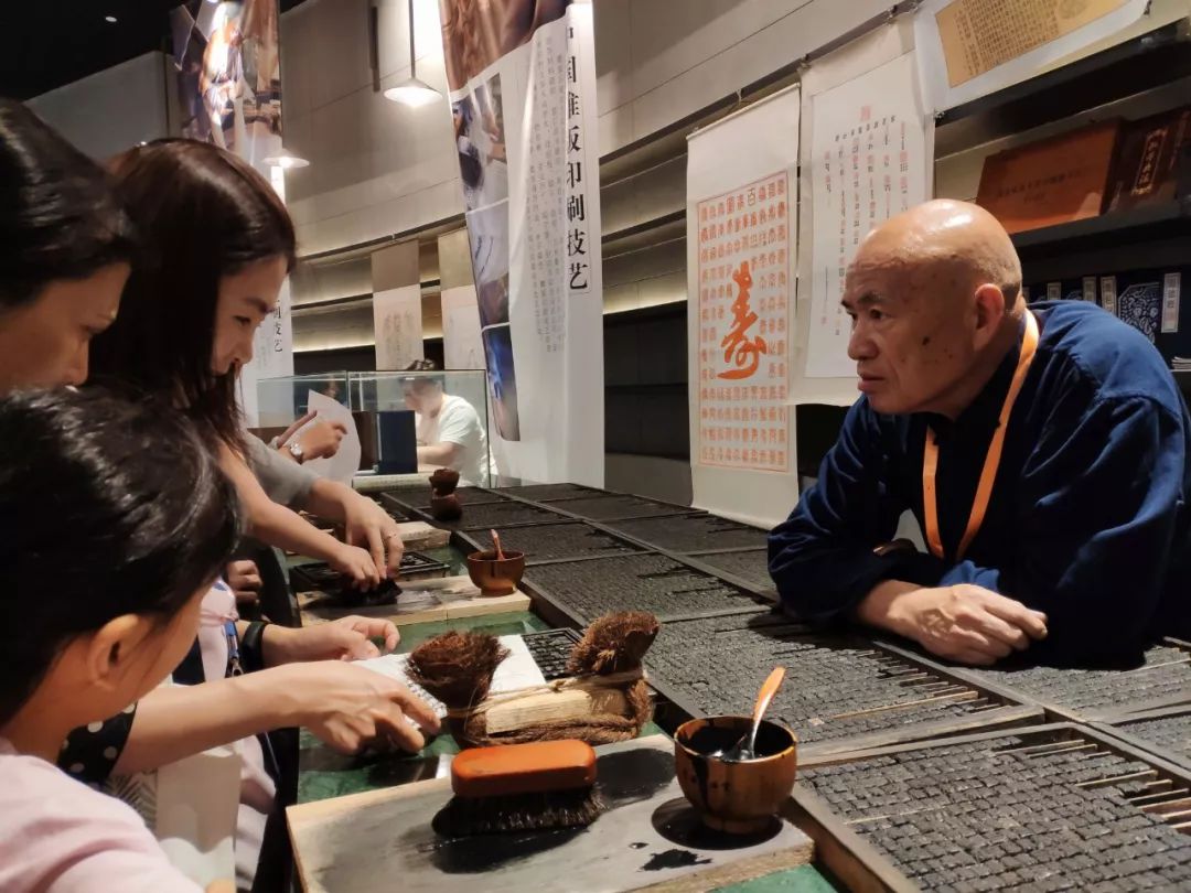 中国活字印刷术亮相2019全国文化和自然遗产日主会场活动 古朴技艺引发浓厚体验兴趣_瑞安