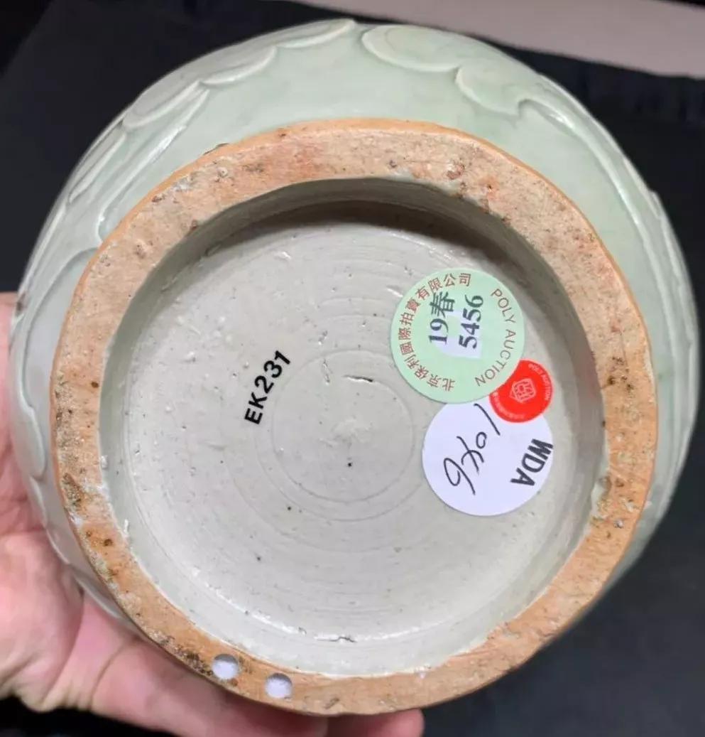 保利能拍高古瓷？一只南宋官窑盘3277.5万，一把耀州窑执壶3047.5万