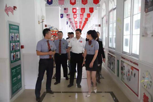 深圳市俊坚集团董事局主席余汉俊先生,深圳市金安教育集团董事长陈胜