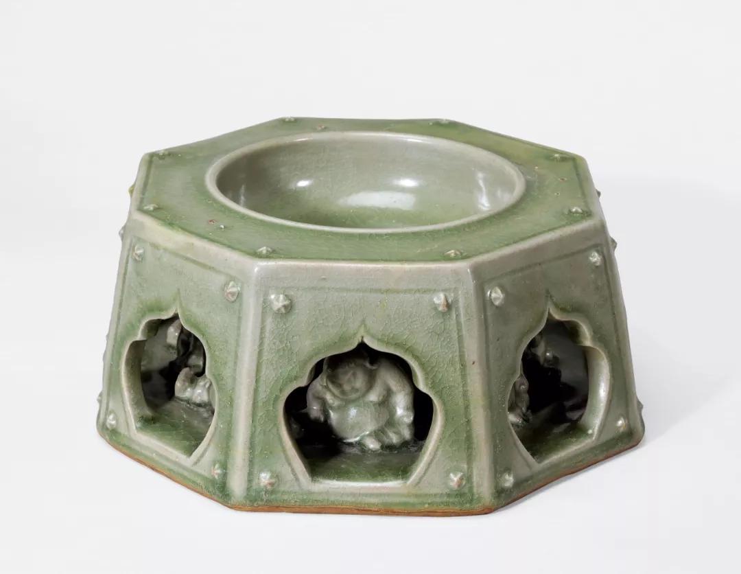 保利能拍高古瓷？一只南宋官窑盘3277.5万，一把耀州窑执壶3047.5万