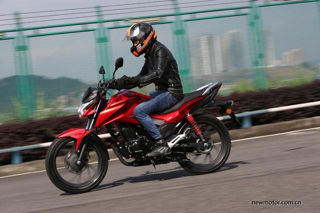 honda独立标加pgm-fi电喷,新大洲本田cbf125r试驾