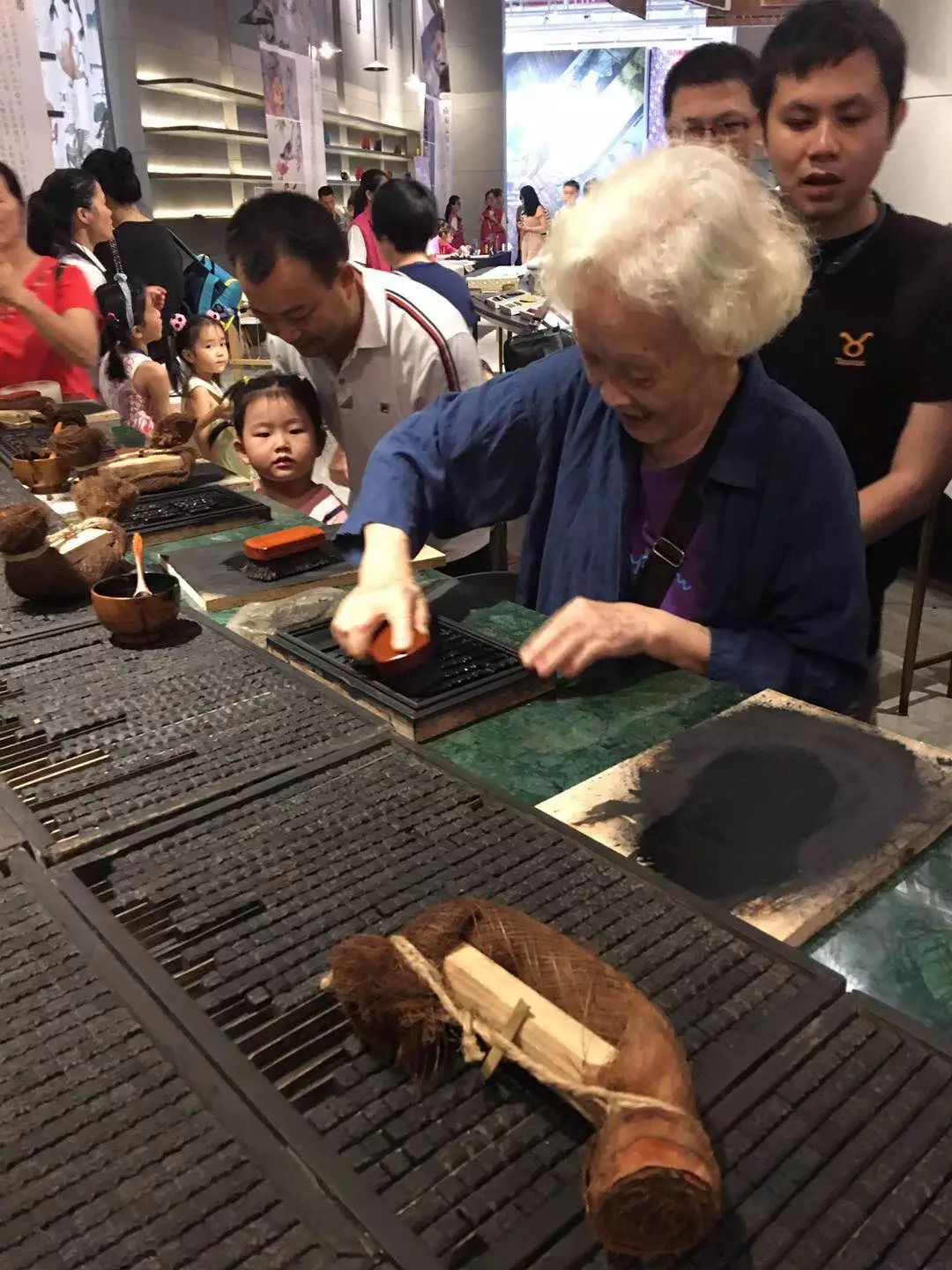 中国活字印刷术亮相2019全国文化和自然遗产日主会场活动 古朴技艺引发浓厚体验兴趣_瑞安