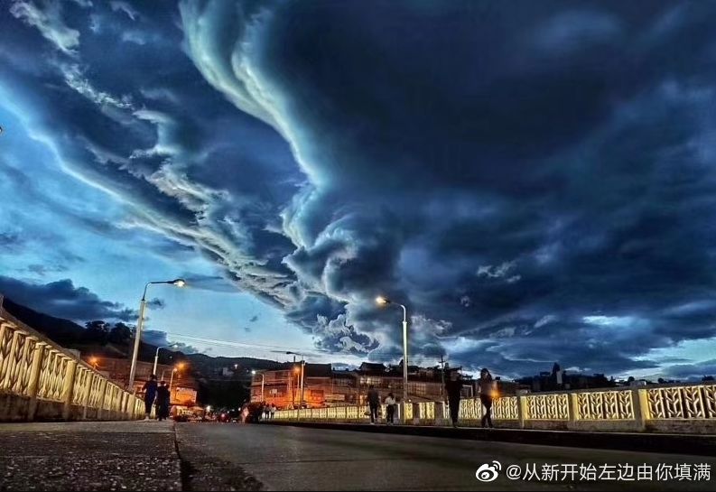 黑云压城城欲摧!大理的云霸屏 深沉磅礴宛如科幻大片