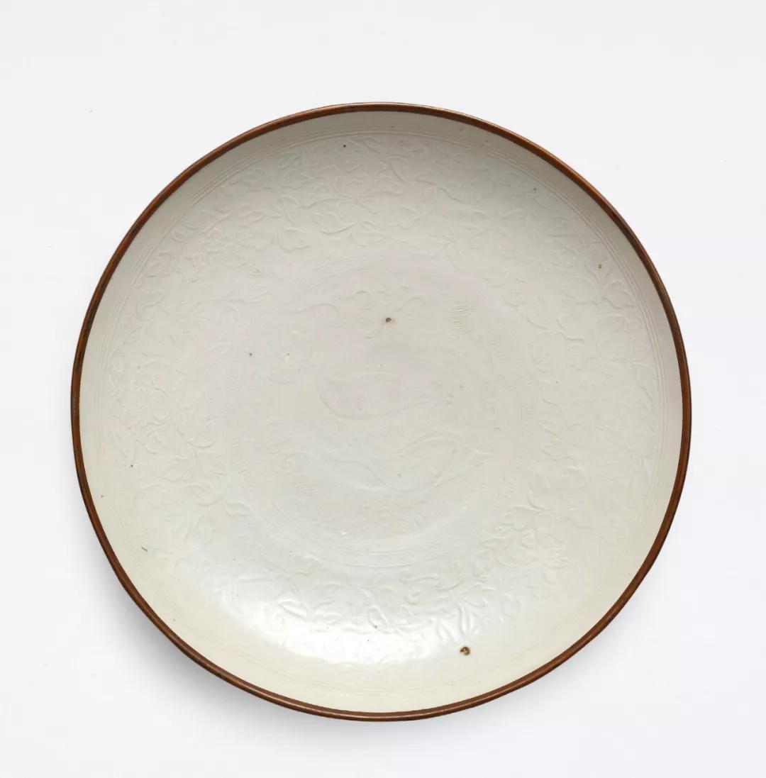 保利能拍高古瓷？一只南宋官窑盘3277.5万，一把耀州窑执壶3047.5万