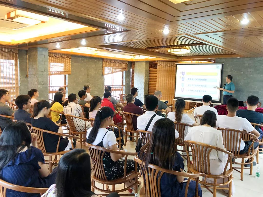 广东肇庆人口和面积经济总量_广东肇庆中学图片